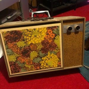 1960s Flip down stackable record player
